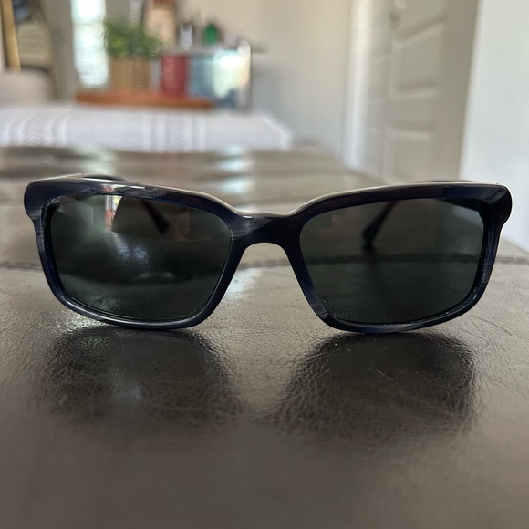 Burberry 4158 Sunglasses in Blue Horn with Case and Cloth - Picture 5 of 5